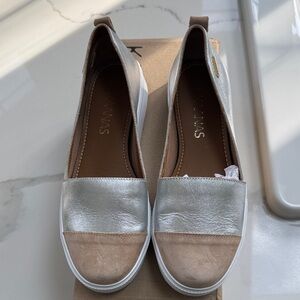 Kaanas Silver and Tan Slip on Sneaker